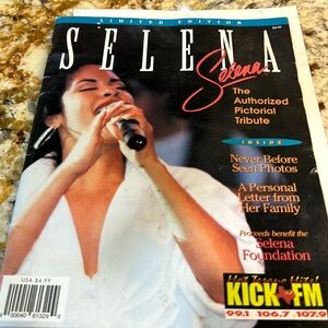Selena magazine pre loved. Good condition. Will sell fast ‼️ Latino QUEEN